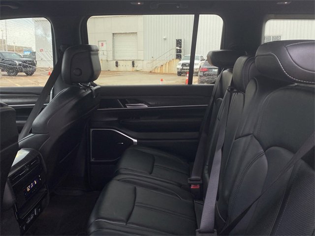 Used 2023 Jeep Wagoneer Series II image 16