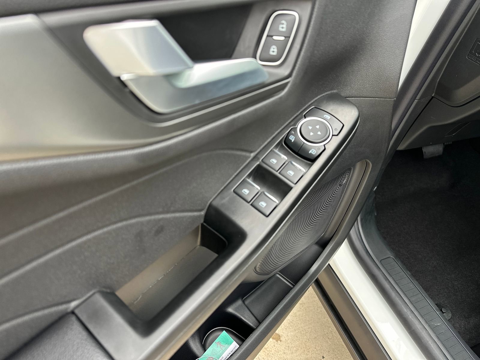 New 2026 Ford Escape SE FWD image 11