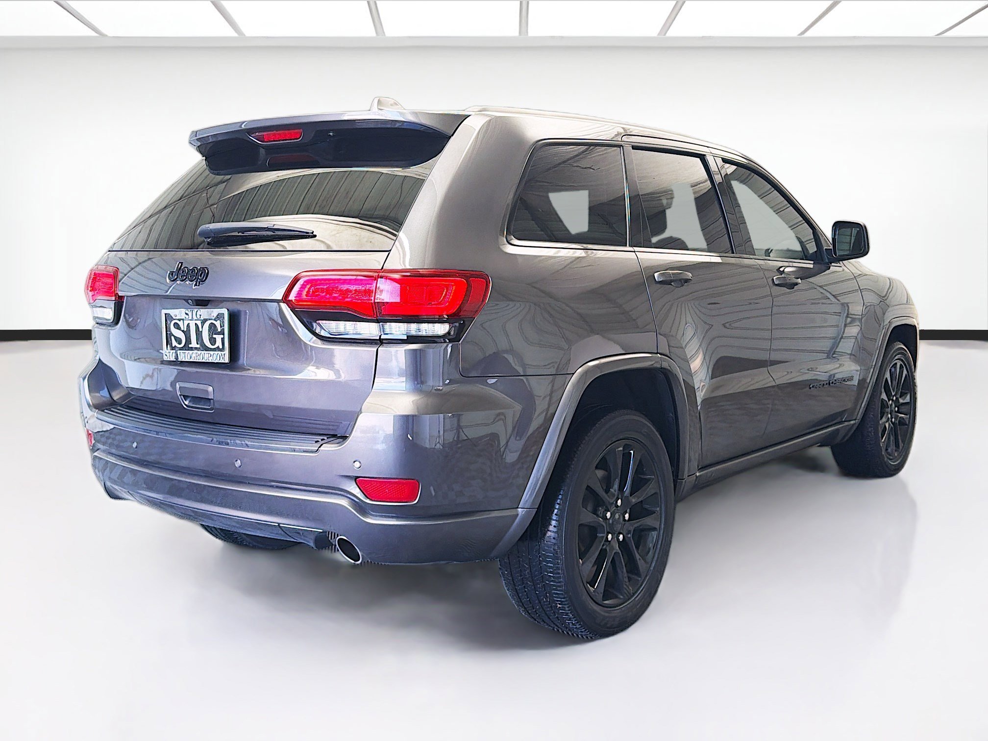Used 2020 Jeep Grand Cherokee Altitude image 4