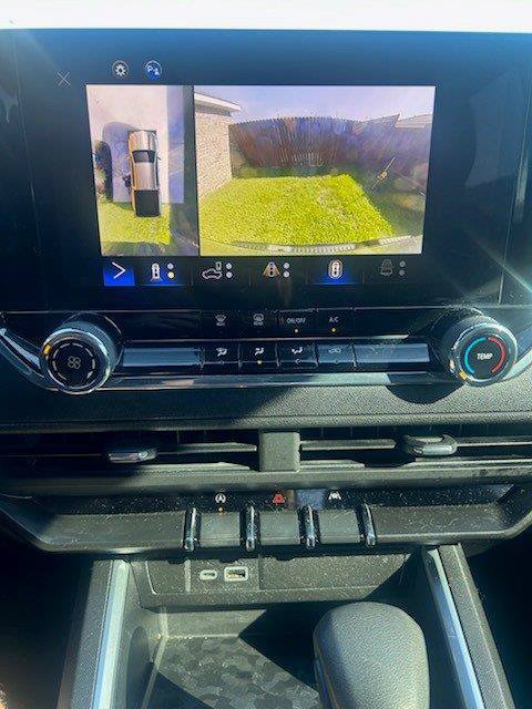 Used 2023 Chevrolet Colorado Trail Boss w/ Technology Package AWD/4WD image 11
