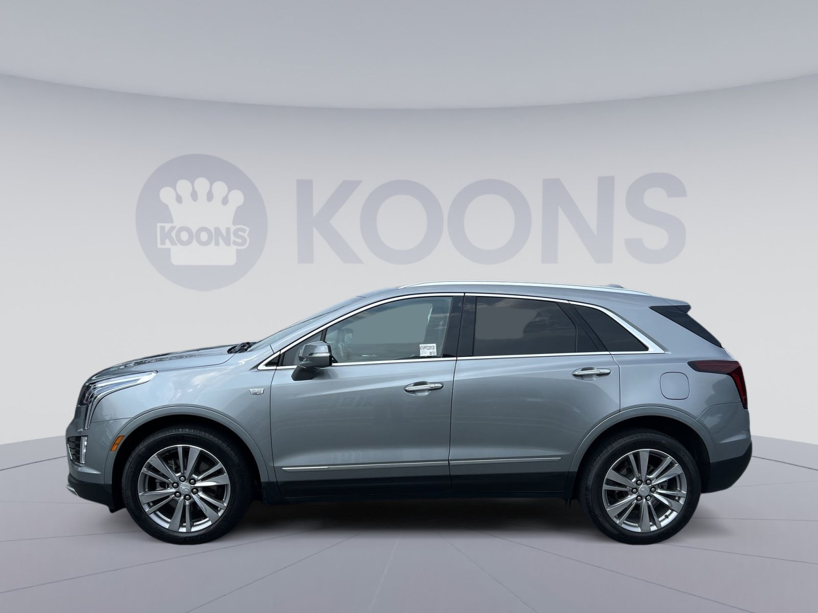 Used 2023 Cadillac XT5 Premium Luxury AWD/4WD image 2