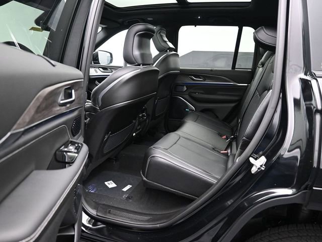 Used 2024 Jeep Grand Cherokee Overland w/ Advanced Protech Group III image 23