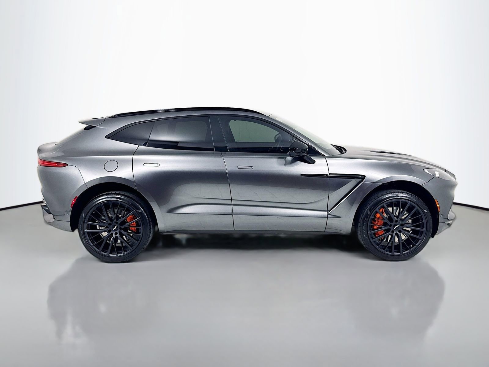 Used 2022 Aston Martin DBX image 8