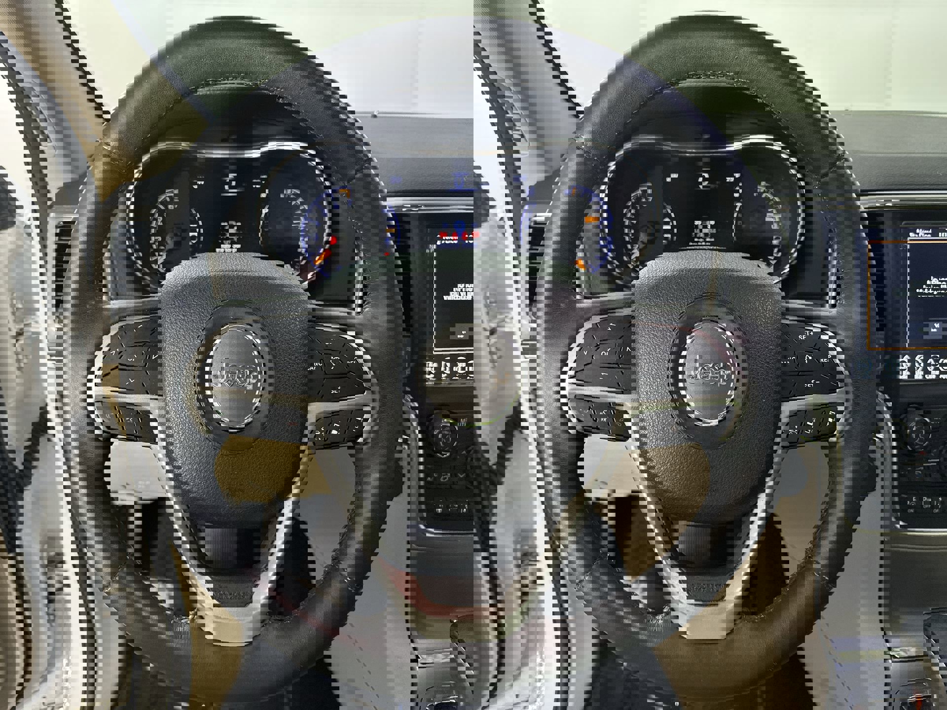 Used 2018 Jeep Grand Cherokee Limited image 18