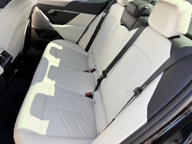 Certified 2025 BMW 530i RWD image 19