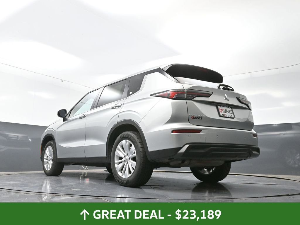 Used 2025 Mitsubishi Outlander ES image 54