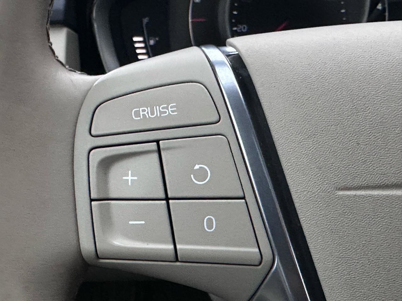 Used 2016 Volvo XC70 T5 Premier image 28