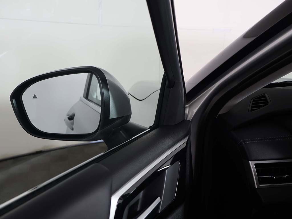 New 2025 Mitsubishi Outlander SE image 42