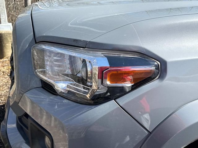 Used 2019 Toyota Tacoma TRD Sport w/ Technology Package image 12