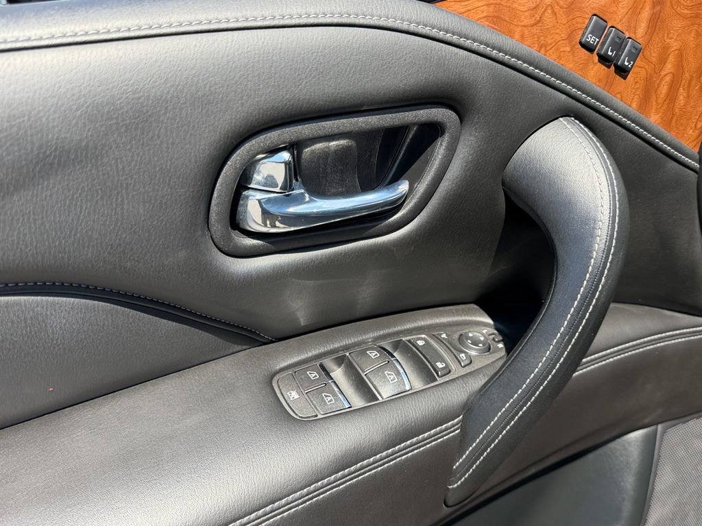 Used 2018 INFINITI QX80 4WD w/ Driver Assistance Package image 15