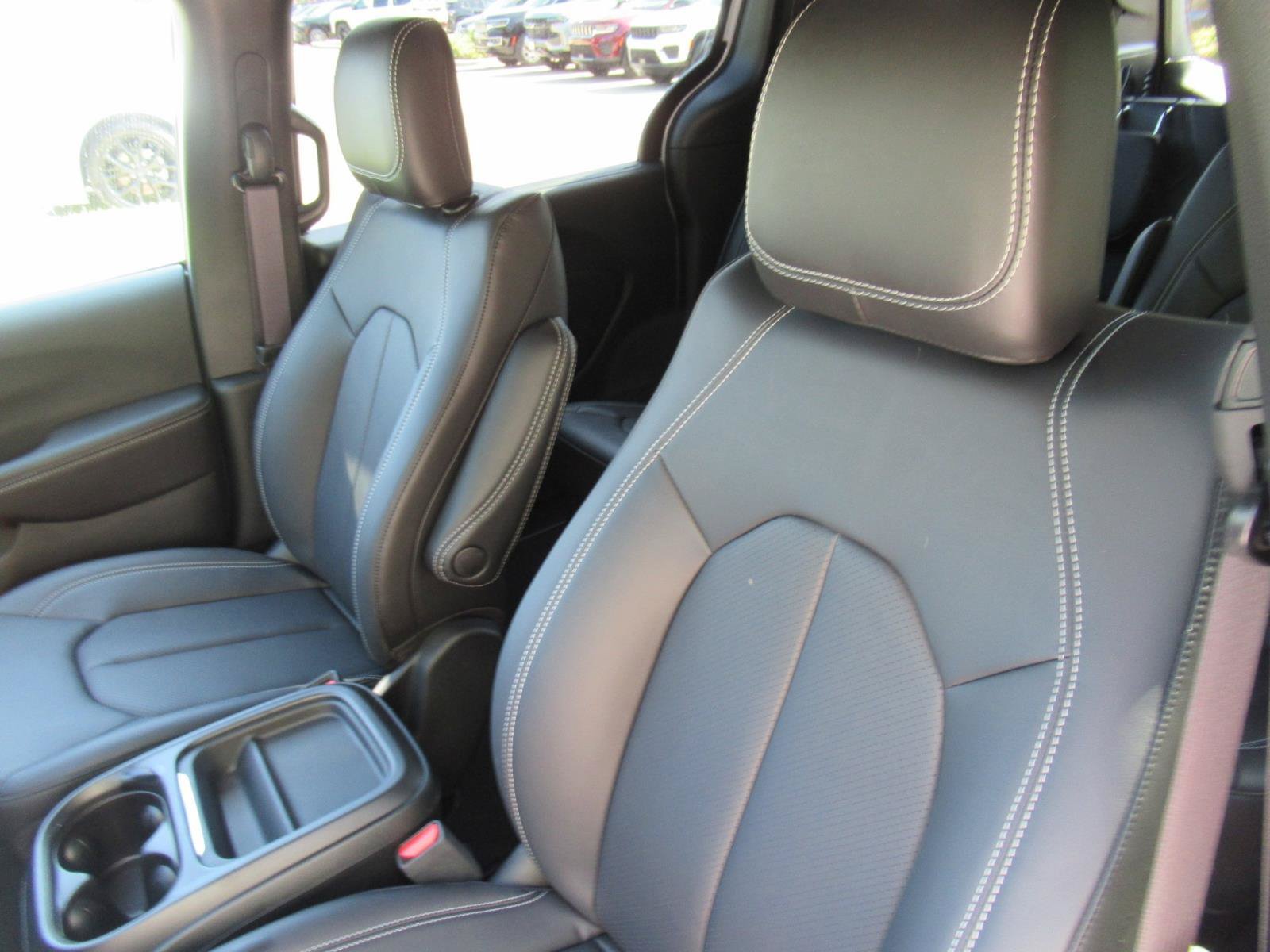 New 2027 Chrysler Pacifica LX FWD image 17