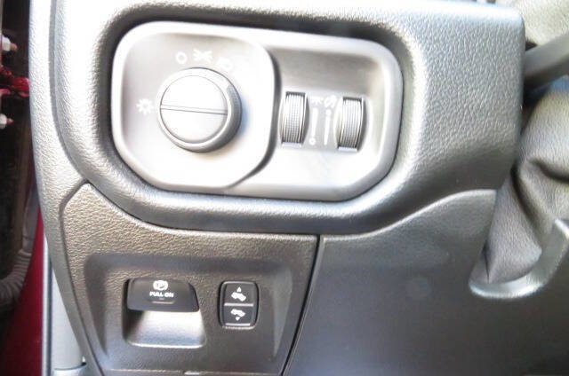 Used 2022 RAM 1500 Laramie AWD/4WD image 17