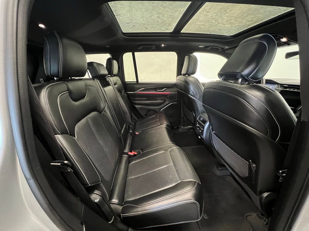 Used 2024 Jeep Grand Cherokee Overland image 8