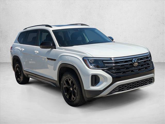 Used 2024 Volkswagen Atlas Peak Edition SE AWD/4WD image 3