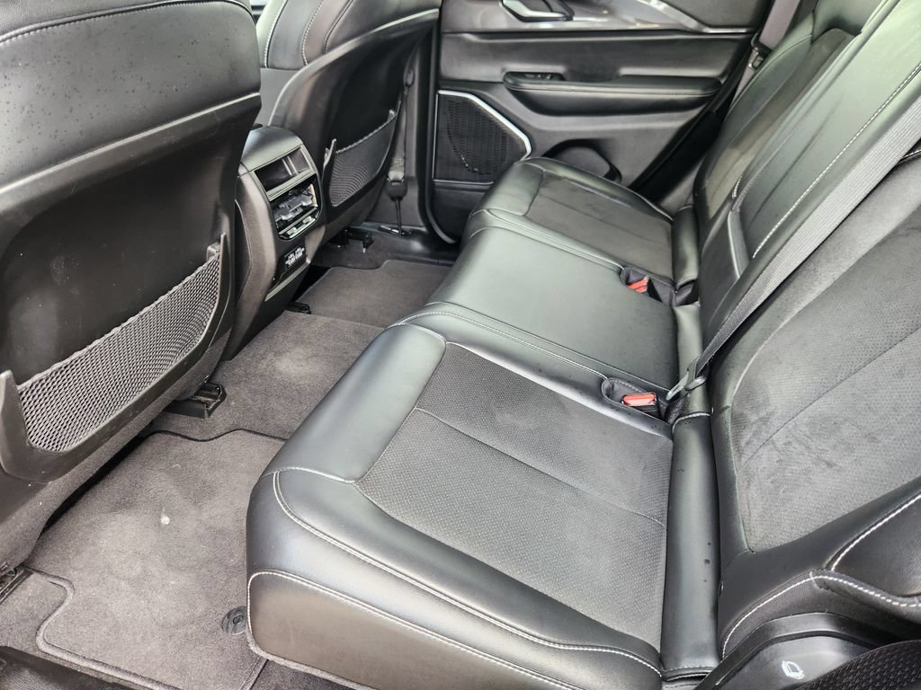 Used 2022 Jeep Grand Cherokee Altitude AWD/4WD image 28