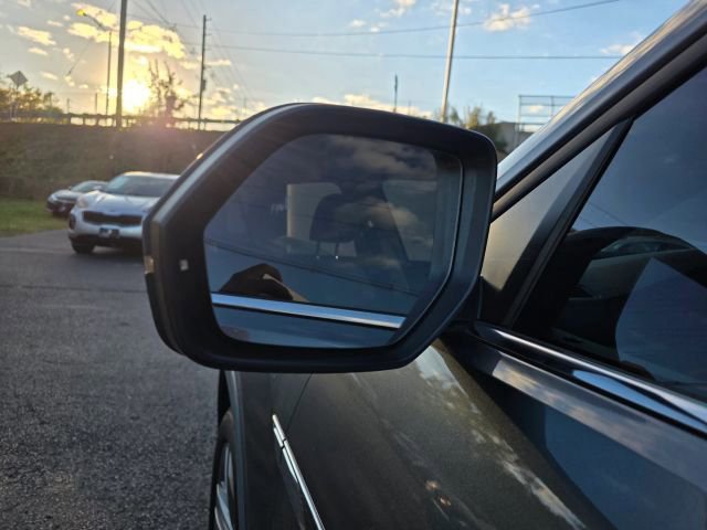 Used 2019 Volkswagen Atlas SEL R-Line AWD/4WD image 23
