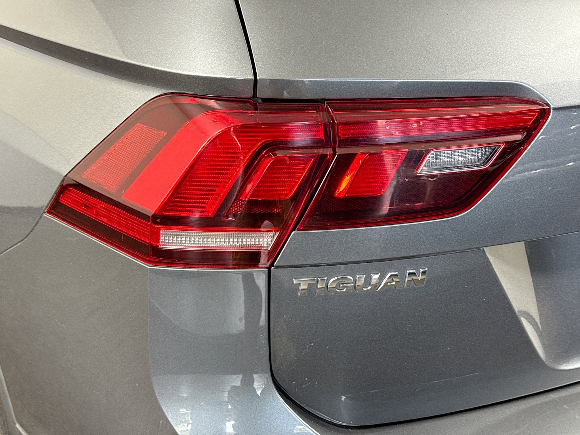 Used 2020 Volkswagen Tiguan S image 35