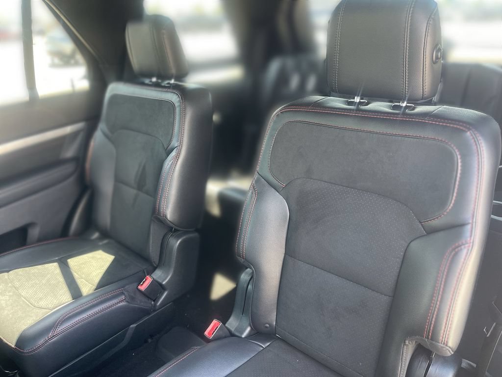 Used 2019 Ford Explorer XLT w/ Equipment Group 202A AWD/4WD image 38