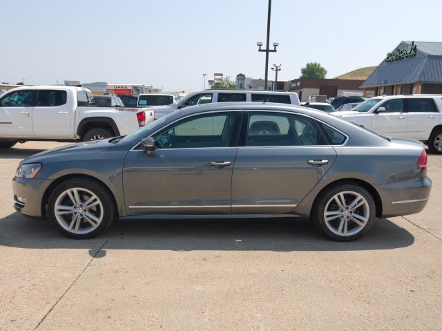 Used 2014 Volkswagen Passat 3.6 SEL Premium FWD image 3