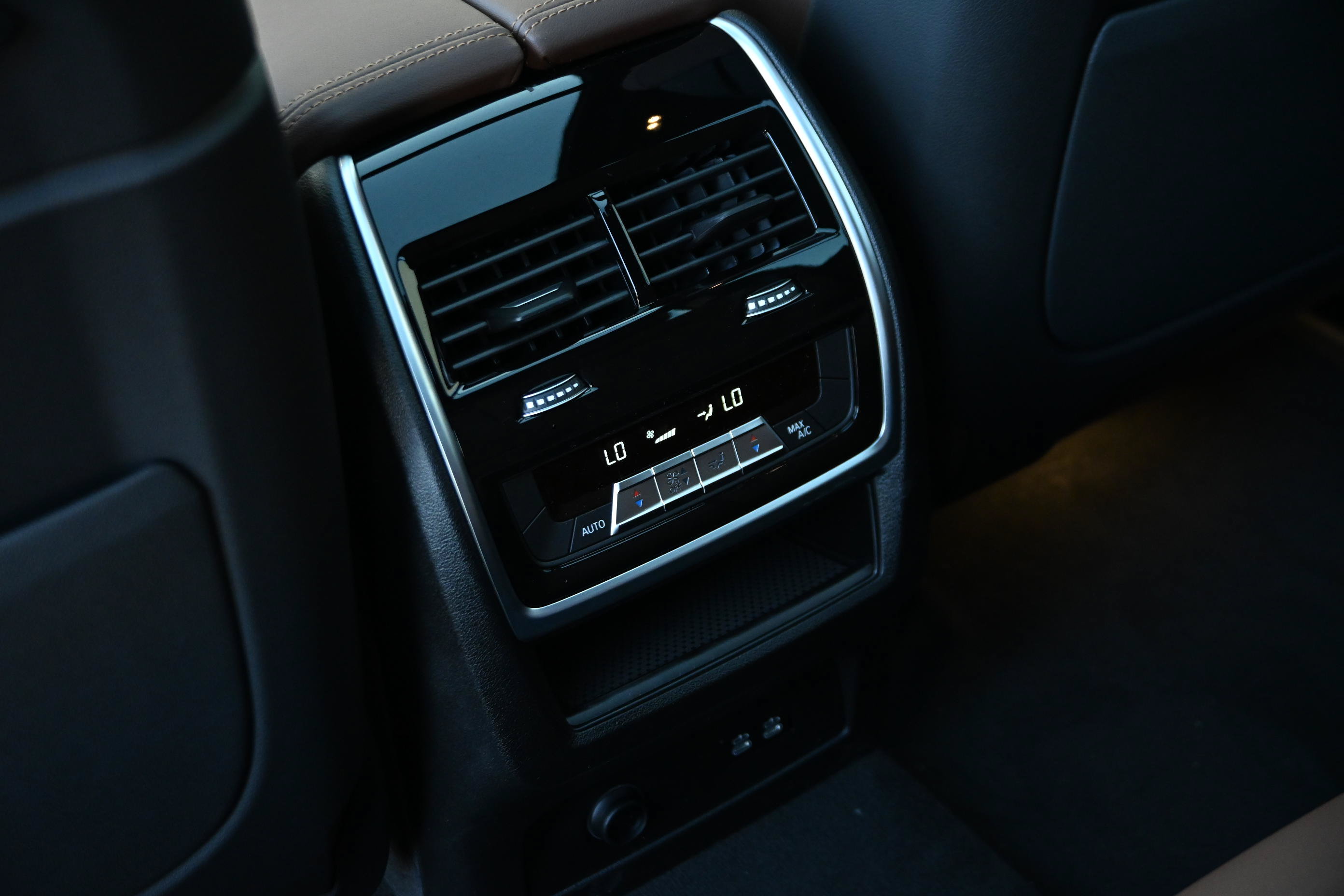 Used 2026 BMW X7 M60i AWD/4WD image 27