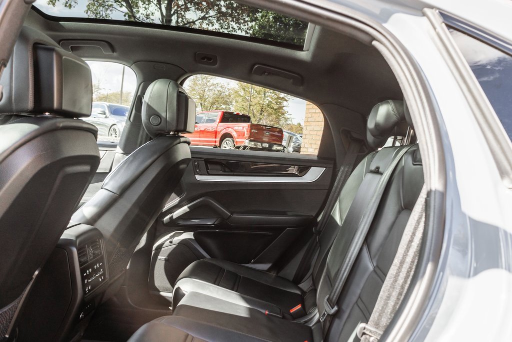 Used 2024 Porsche Cayenne Base image 27