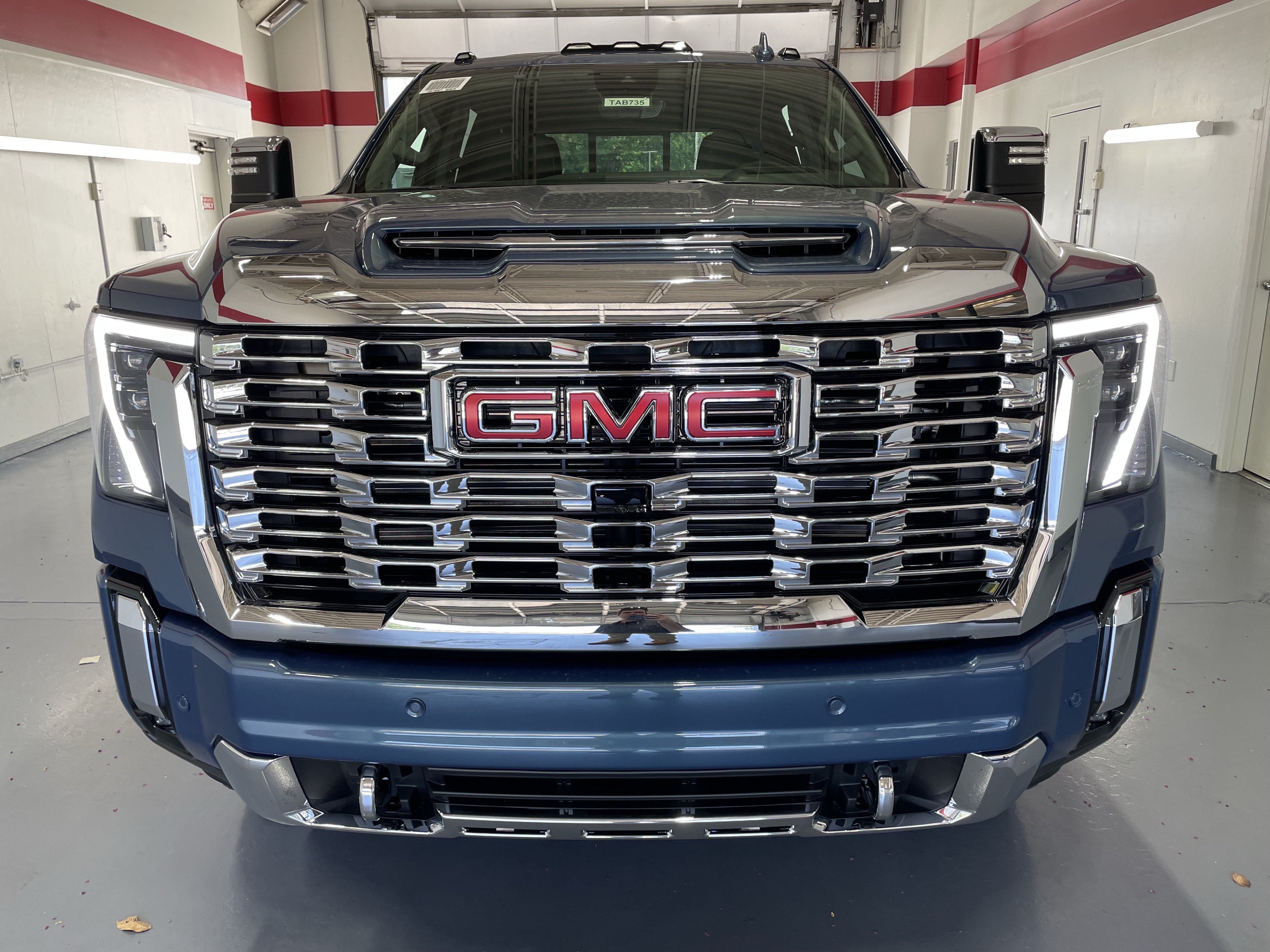 New 2026 GMC Sierra 2500 Denali w/ Denali Reserve Package AWD/4WD image 2