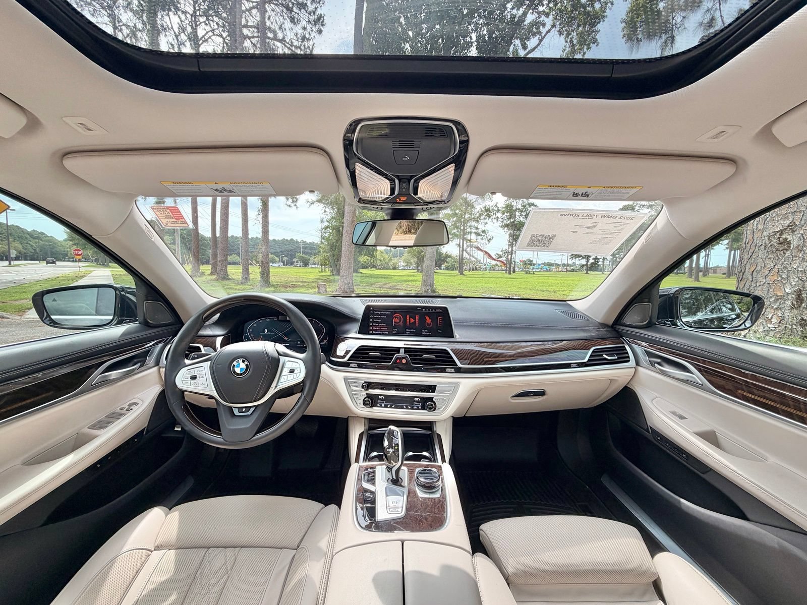 Used 2022 BMW 750i xDrive w/ Executive Package AWD/4WD image 2