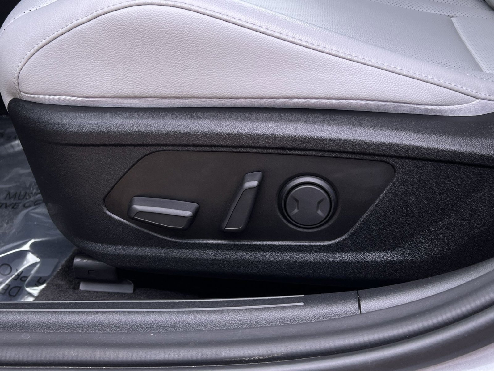 Used 2024 Hyundai Elantra Limited FWD image 27