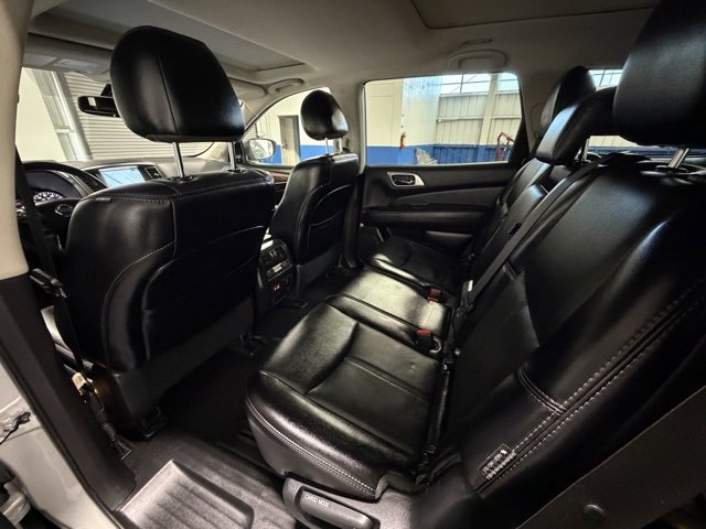 Used 2020 Nissan Pathfinder Platinum image 15