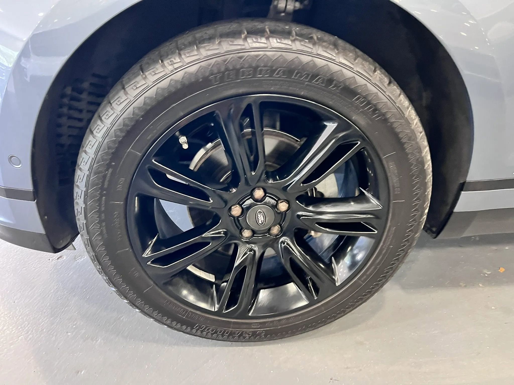 Used 2019 Land Rover Range Rover Velar R-Dynamic SE AWD/4WD image 35