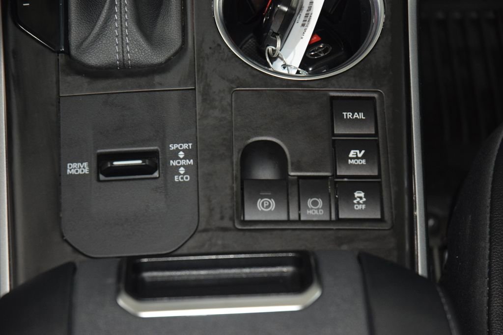 Used 2024 Toyota Highlander XLE AWD/4WD image 34
