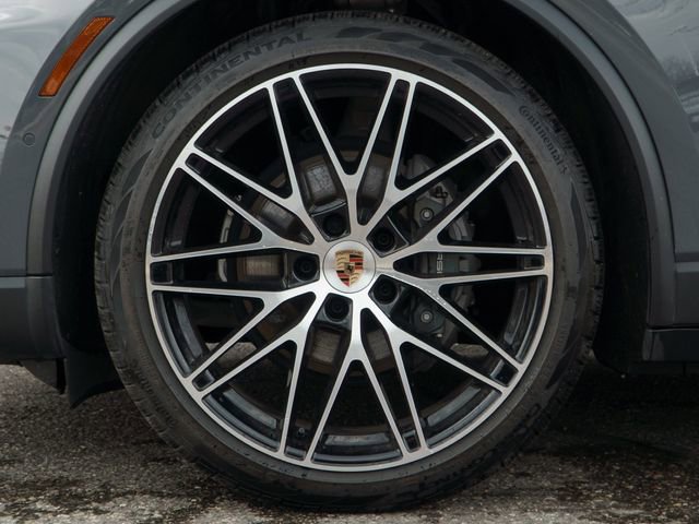 Certified 2025 Porsche Macan 4 Electric image 12