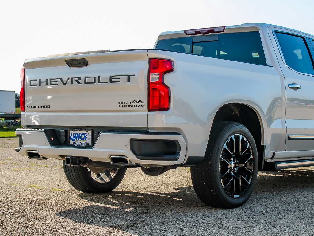 Used 2024 Chevrolet Silverado 1500 High Country w/ Technology Package AWD/4WD image 18
