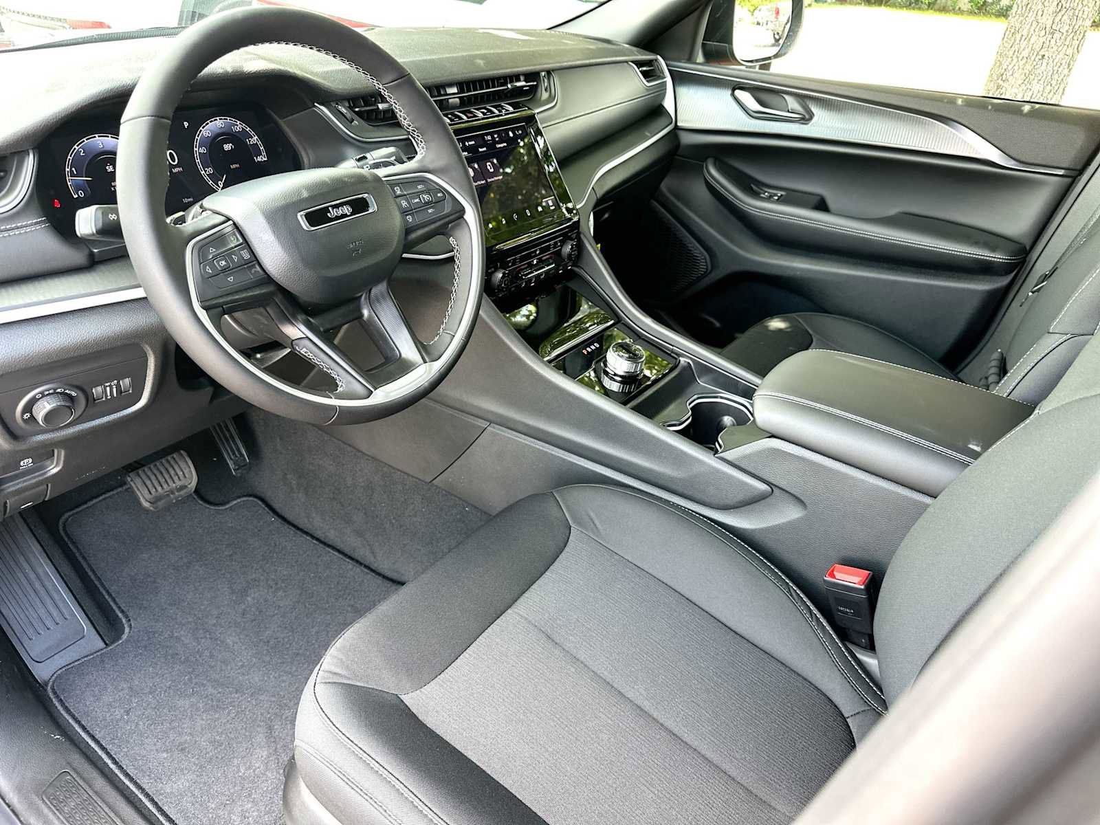 New 2026 Jeep Grand Cherokee Laredo X AWD/4WD image 18