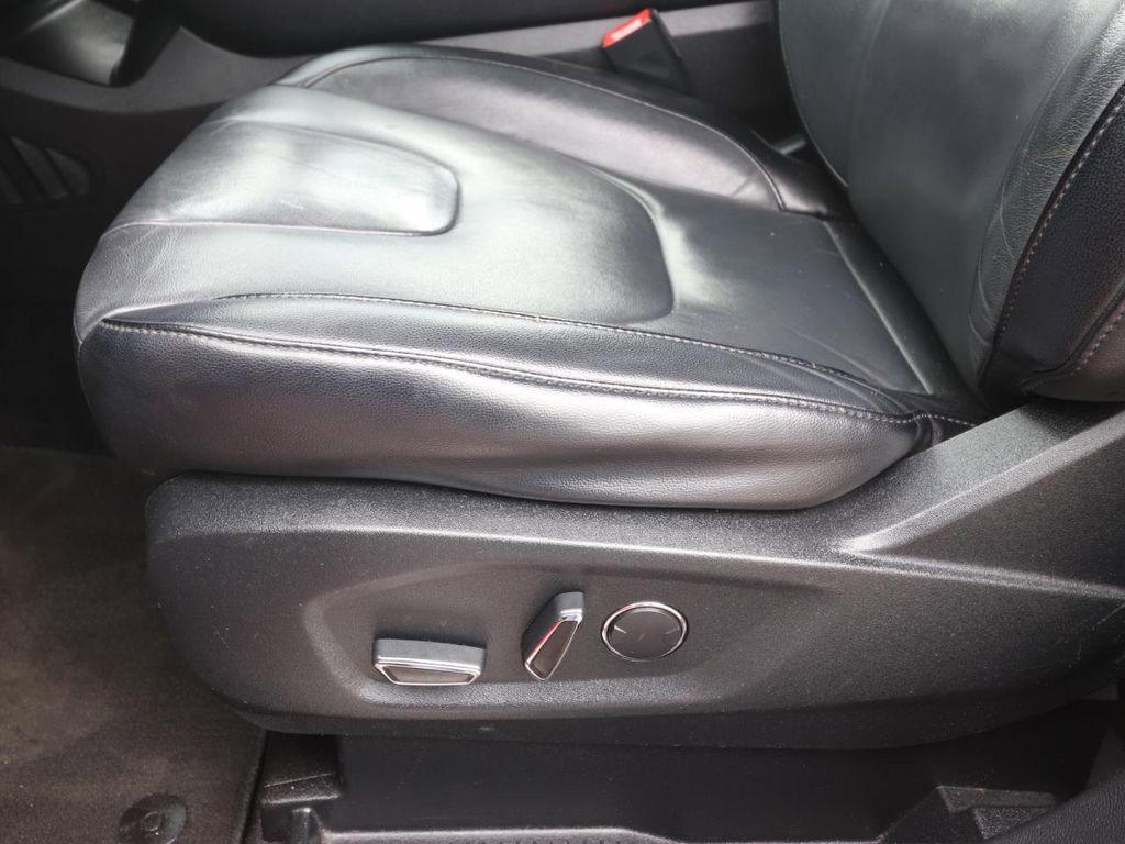 Used 2017 Ford Edge Titanium w/ Technology Package FWD image 16