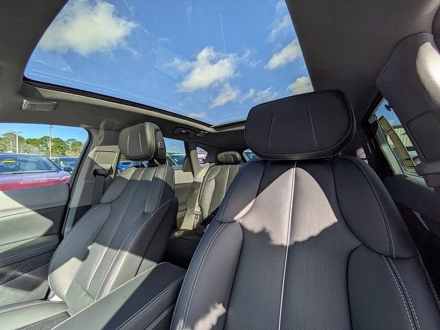 New 2026 Cadillac Optiq Luxury 2 image 22