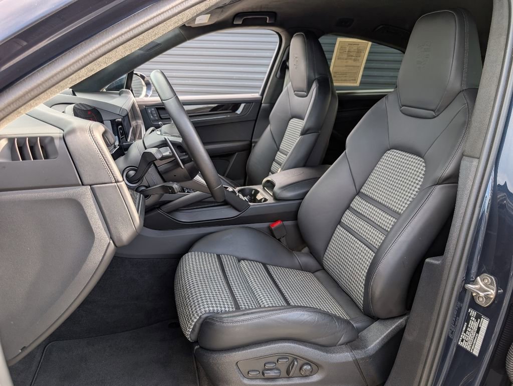 Certified 2025 Porsche Cayenne GTS image 5