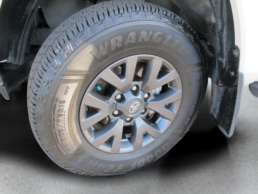 Used 2023 Toyota Tacoma SR5 w/ Technology Package AWD/4WD image 25