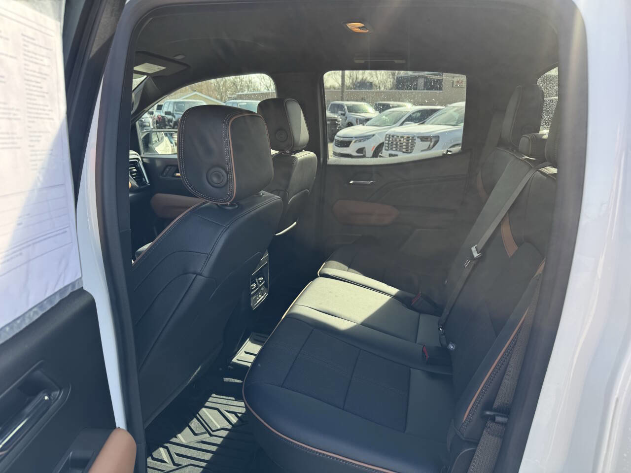 Used 2024 GMC Canyon AT4 w/ Technology Package AWD/4WD image 11