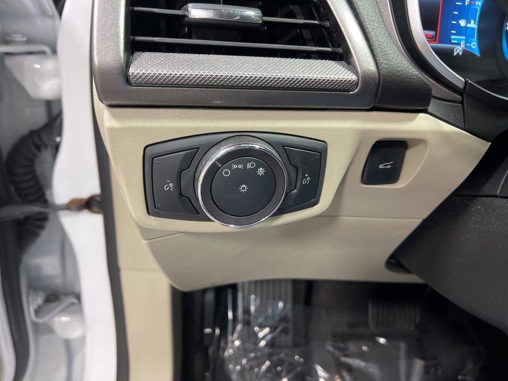 Used 2019 Ford Fusion SE FWD image 26