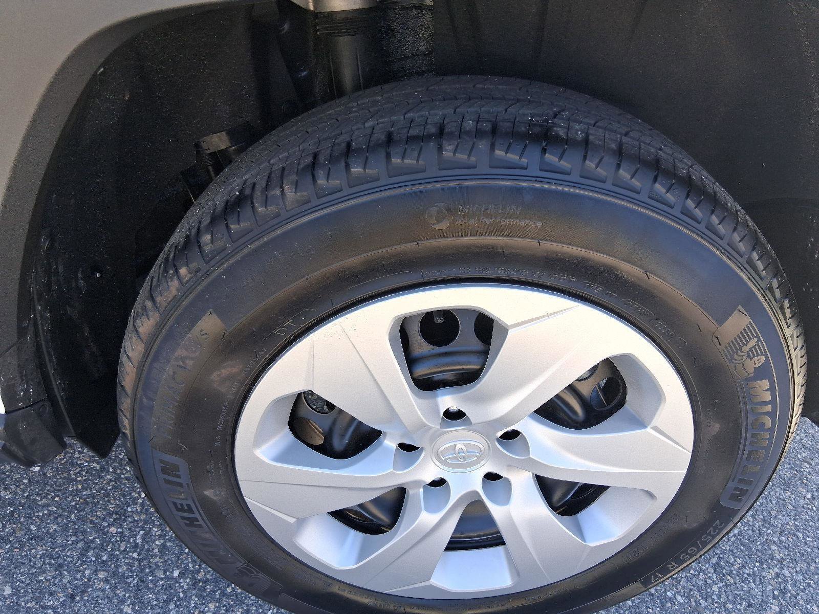 Used 2025 Toyota RAV4 LE image 27