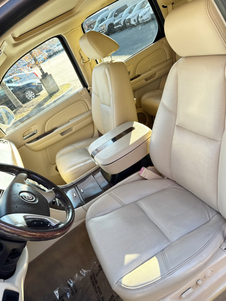 Used 2007 Cadillac Escalade AWD w/ Information Package image 14