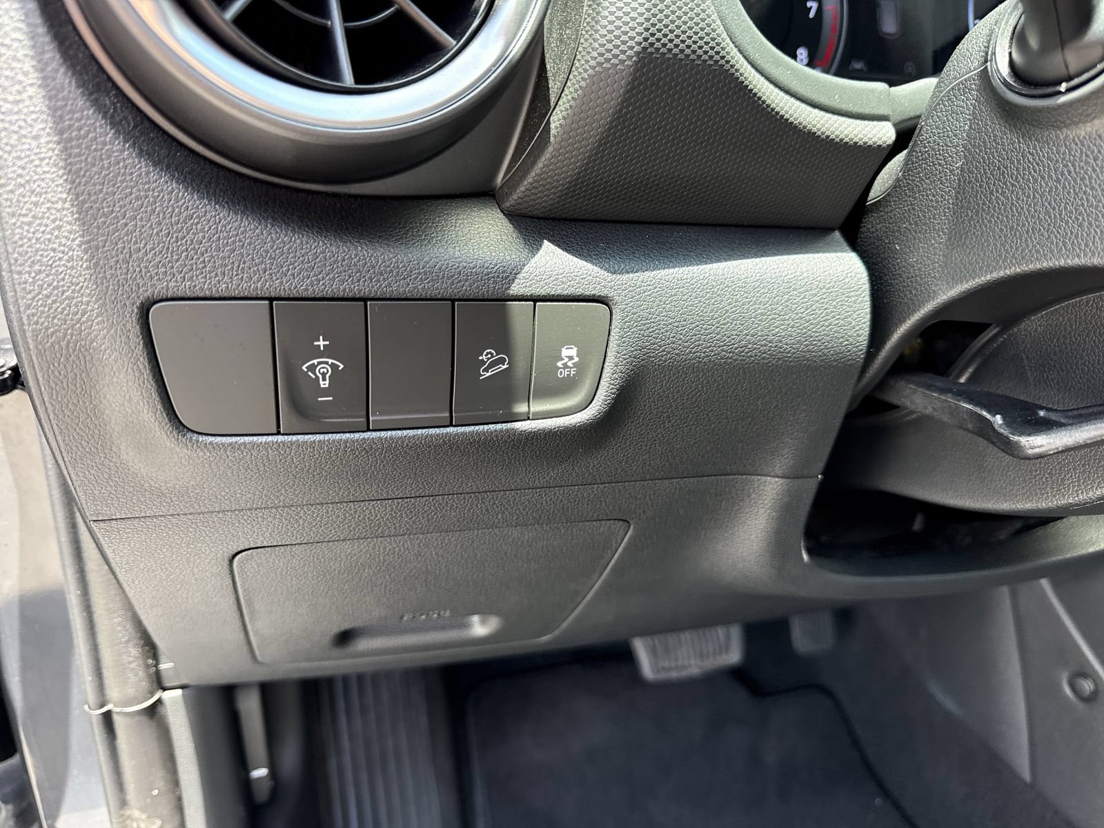 Used 2023 Hyundai Kona SEL AWD/4WD image 16