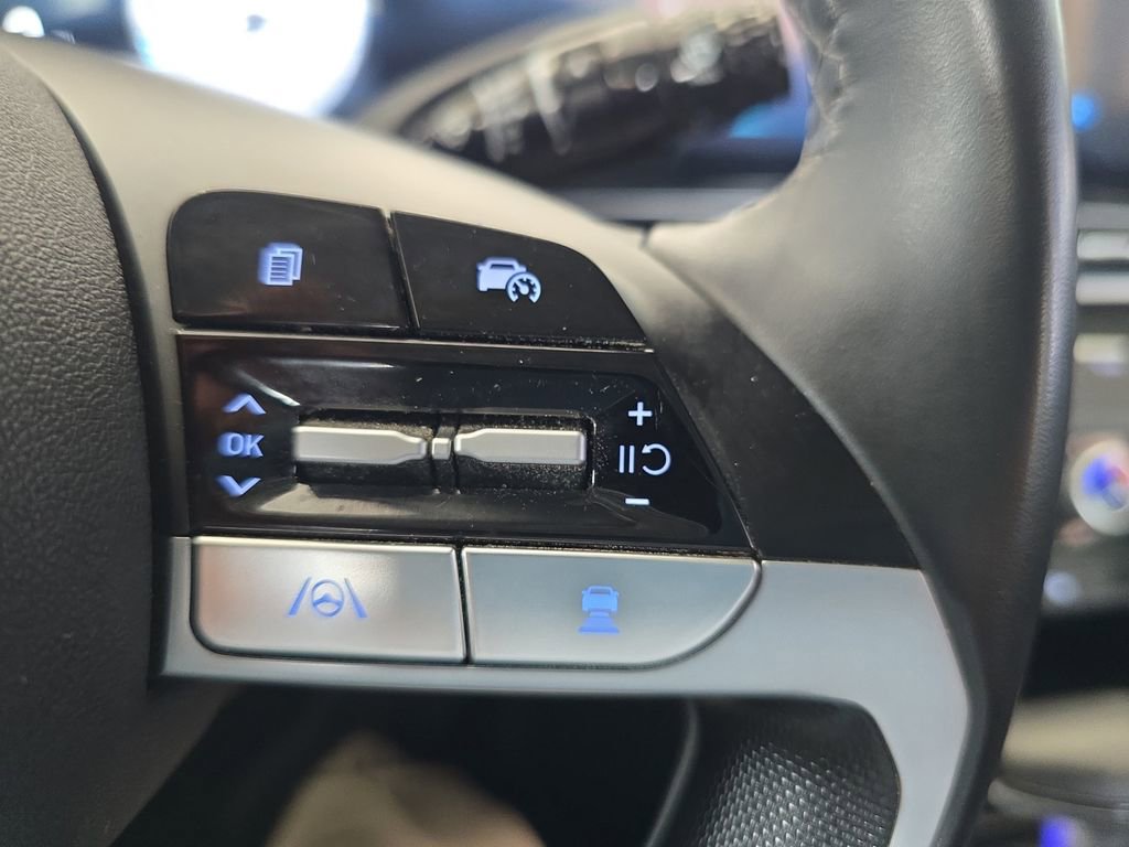 Used 2025 Hyundai Elantra Limited image 23