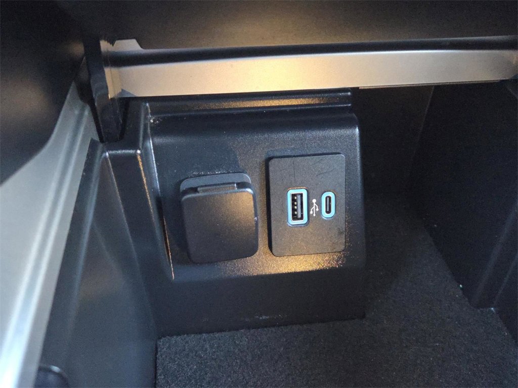 Used 2021 Ford Explorer Limited w/ Equipment Group 301A image 27