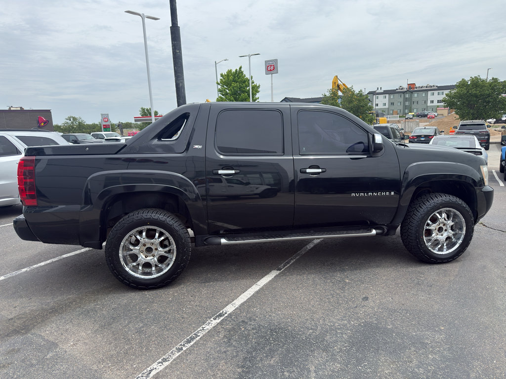 Used 2008 Chevrolet Avalanche LT w/ LT Preferred Equipment Group AWD/4WD image 6