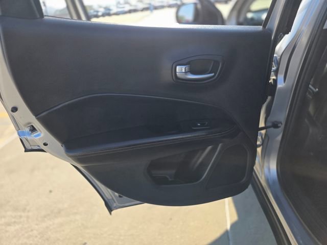 Used 2018 Jeep Compass Limited w/ Navigation Group FWD image 18