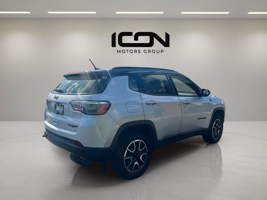 Used 2024 Jeep Compass Trailhawk image 9