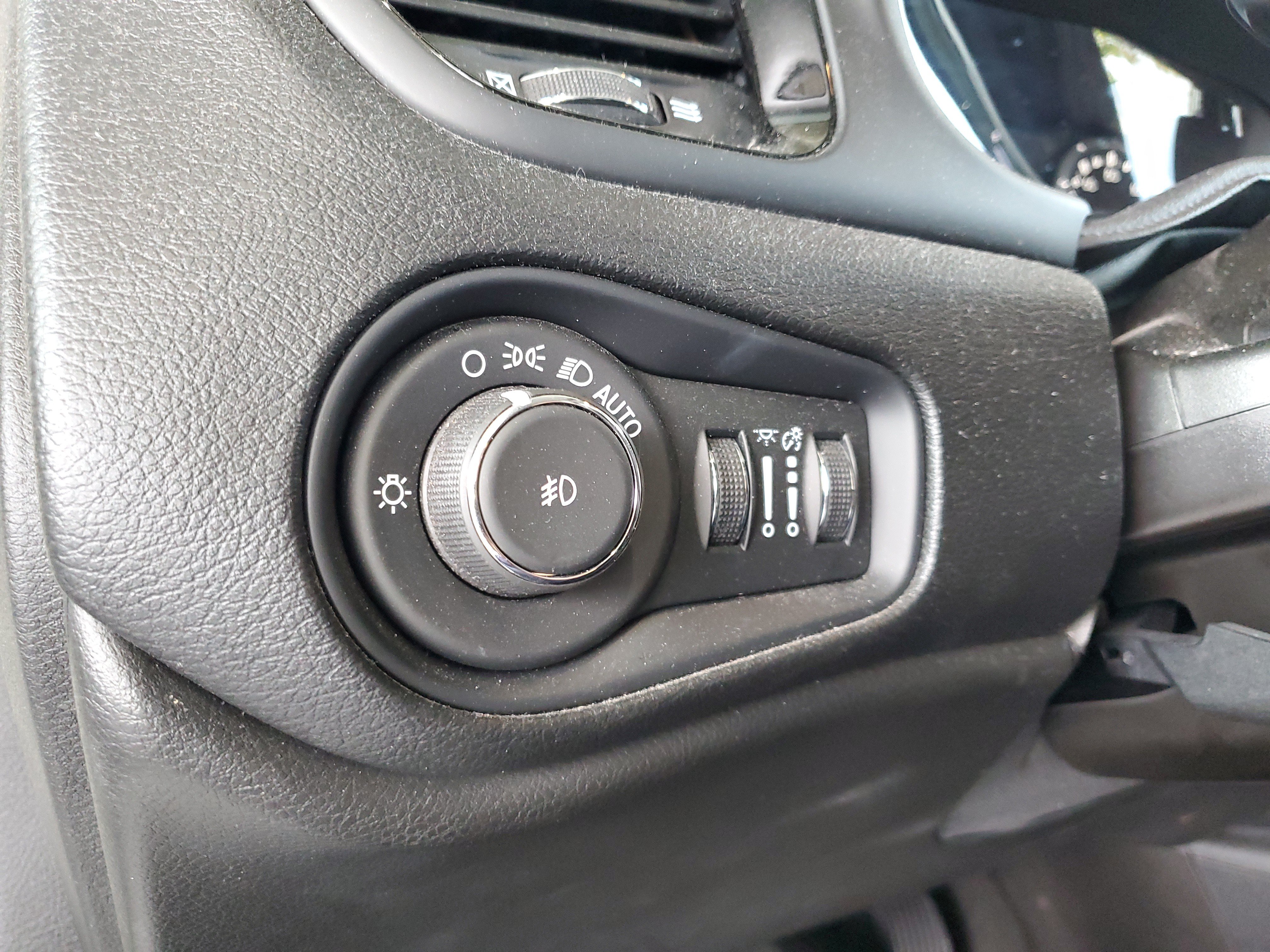 Certified 2020 Jeep Renegade Altitude AWD/4WD image 22