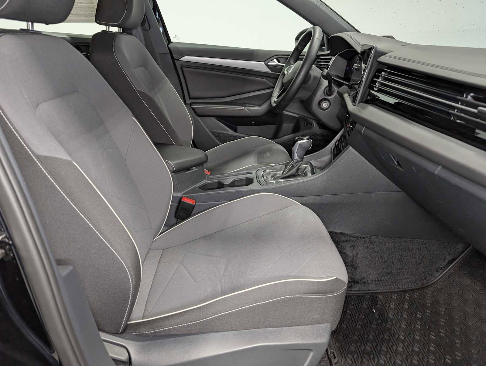 Used 2025 Volkswagen Jetta Sport image 37